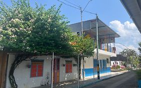 CASA DEL PARQUE Hotel, en Puerto Perales, corregimiento de Puerto triunfo 30 min del parque Nápoles